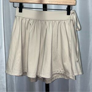 Madewell Flex Wrap Skort in a light beige | size small